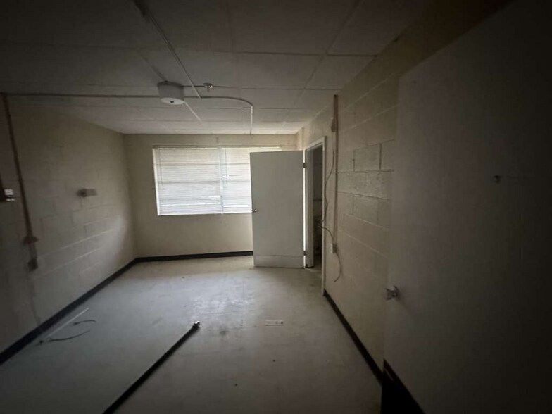 More Photos Of 1901 W Elliott St, Breckenridge Office For Sale