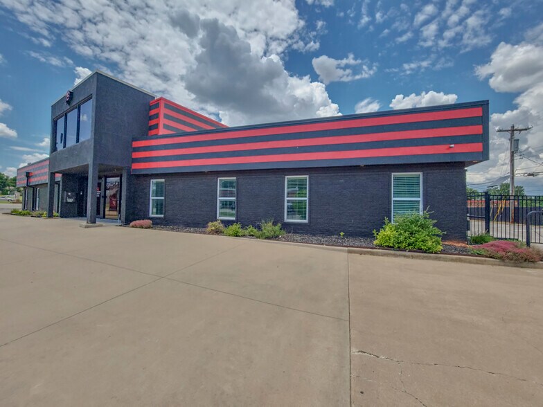 More Photos Of 6001 Nw Expressway, Oklahoma City Office For Sale