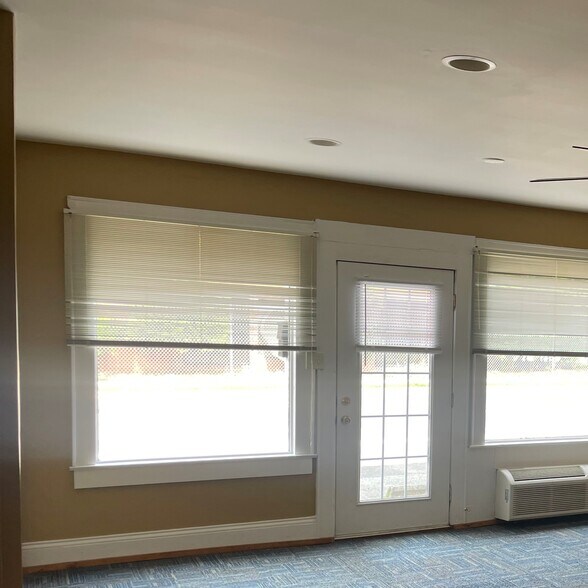 More Photos Of 117-123 Brawley Ave, Mooresville Storefront Retail Residential For Lease