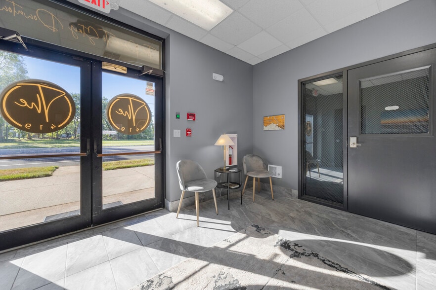 More Photos Of 419 E Market St, Sandusky Hotel For Sale