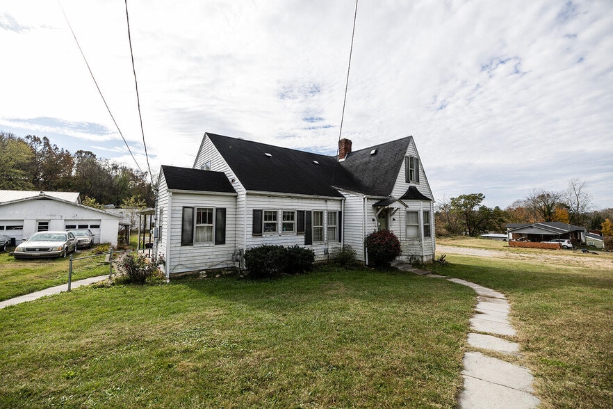 More Photos Of 110 Tandy Ave, Somerset Flex For Sale