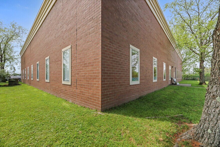 More Photos Of 32875 Solon Rd, Solon Medical For Sale
