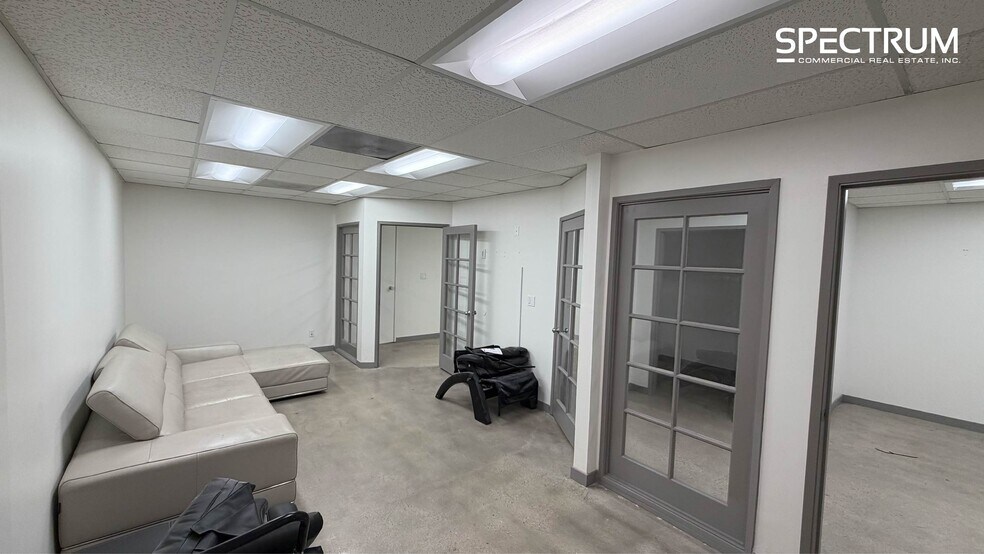 More Photos Of 22837 Ventura Blvd, Woodland Hills Office For Lease