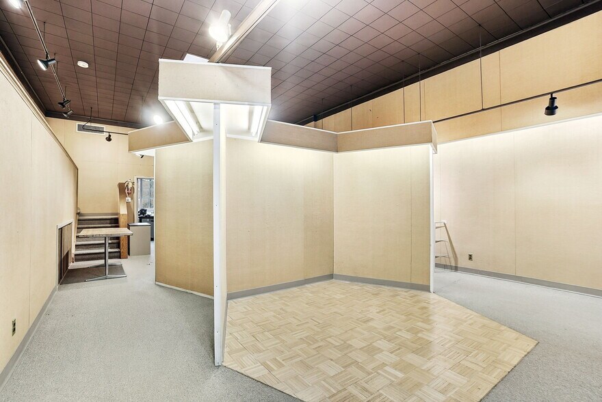 More Photos Of 1157 Pleasantville Rd, Briarcliff Manor Storefront For Sale
