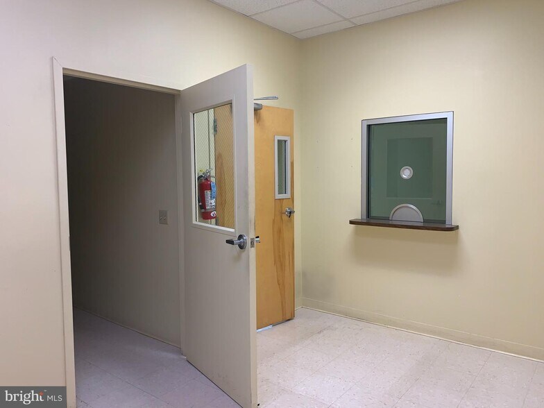 More Photos Of 1132 Ridge Rd, Pottstown Flex For Sale