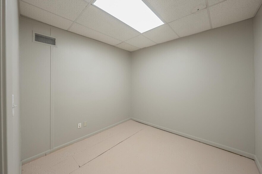 More Photos Of 5704 James Ave, Fort Worth Storefront Retail Office For Sale