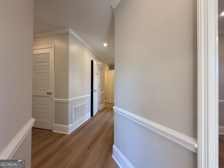 More Photos Of 1165 Cedar Shoals Dr, Athens Loft Creative Space For Lease