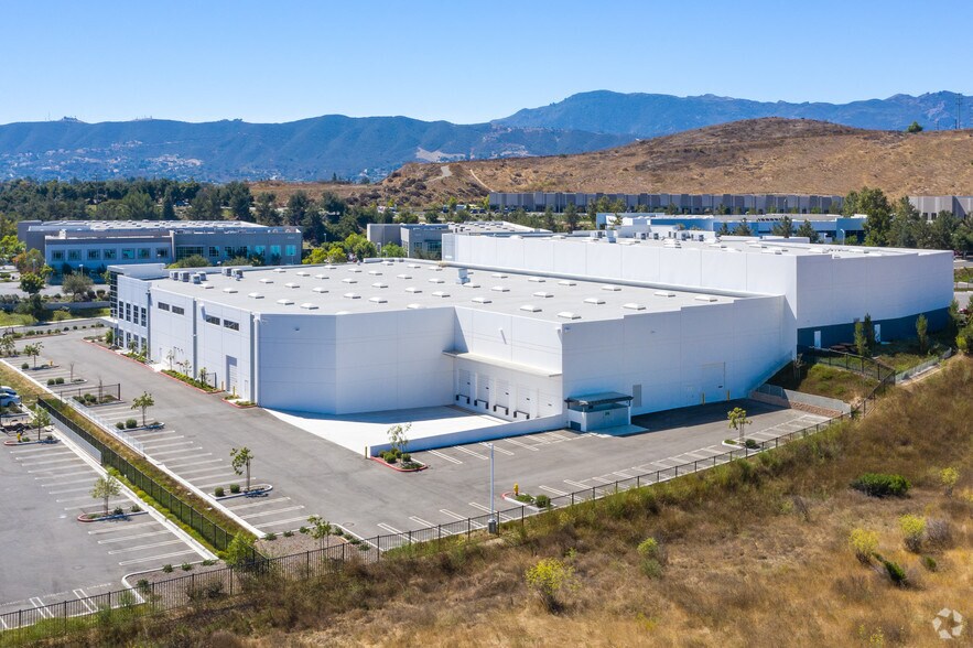 More Photos Of 2455 Conejo Spectrum St, Thousand Oaks Warehouse For Lease
