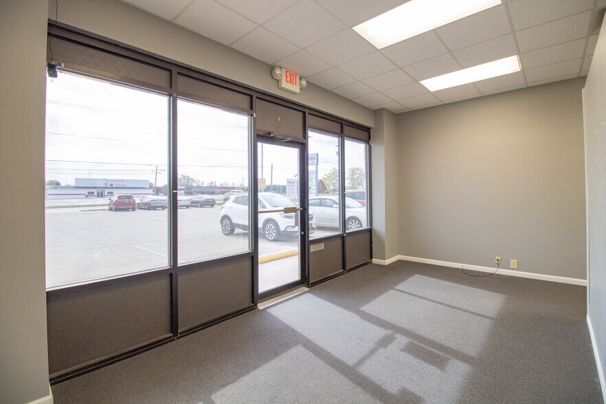 More Photos Of 961-965 E Washington St, Winchester General Retail For Lease