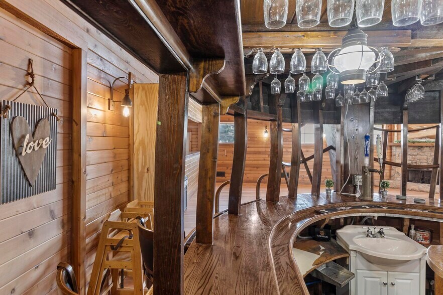 More Photos Of 109 E B St, Cedar Creek Freestanding For Sale