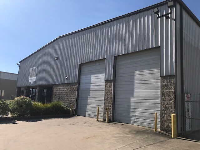 More Photos Of 6107 Brittmoore Rd, Houston Warehouse For Sale