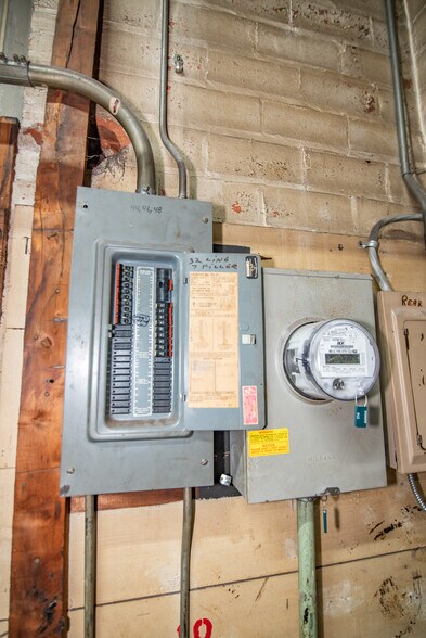 More Photos Of 4128 Hayward Ave, Baltimore Warehouse For Sale