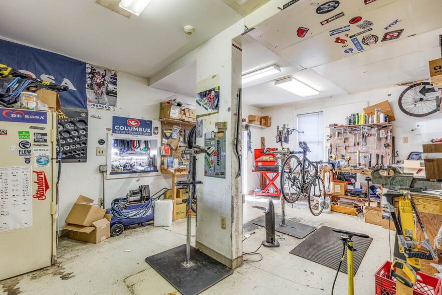 More Photos Of 830 Flory Mill Rd, Lancaster Light Manufacturing For Sale