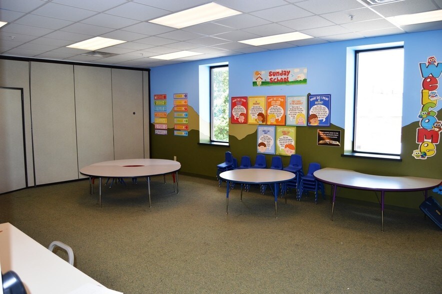 More Photos Of 230 N Columbus St, Lancaster Religious Facility For Lease