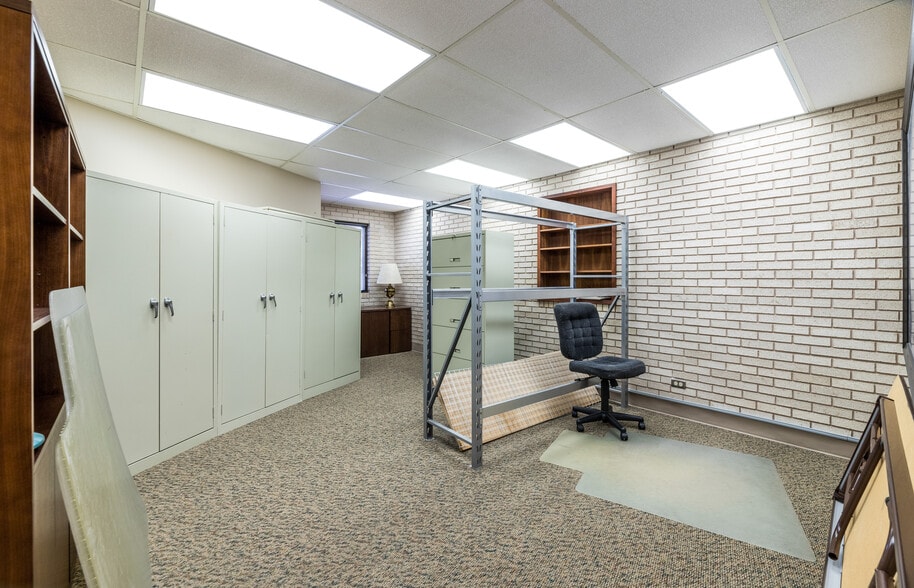 More Photos Of 208 E Houston St, Beeville Office For Sale