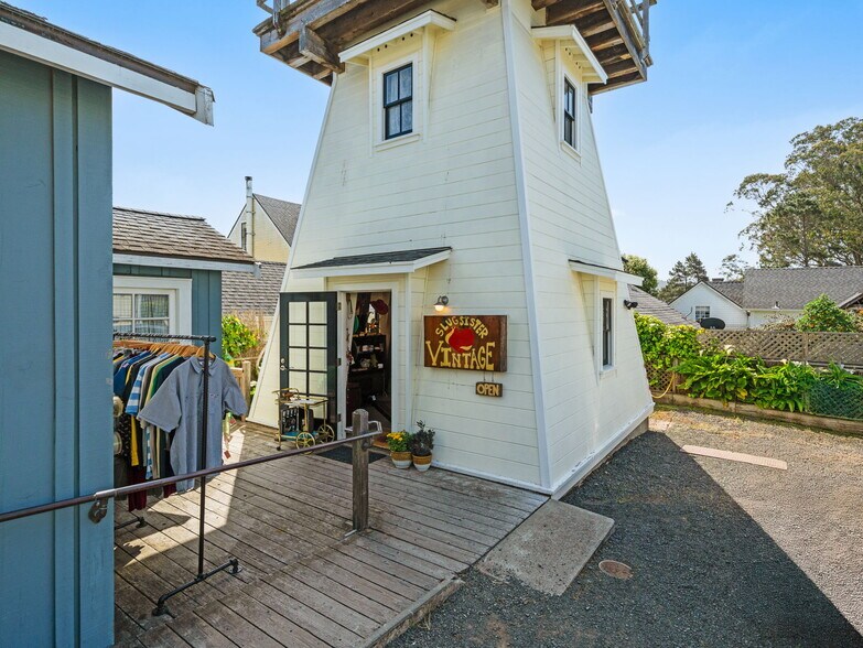 More Photos Of 10481 Lansing St, Mendocino General Retail For Sale