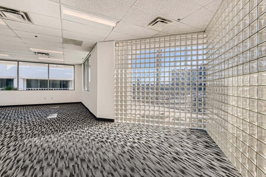 More Photos Of 320-340 E Warm Springs Rd, Las Vegas Unknown For Lease