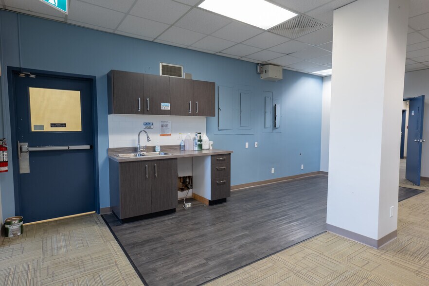 More Photos Of 422 6th St, New Westminster Loft Creative Space For Lease