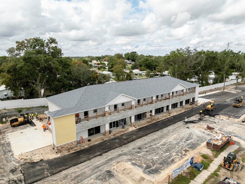 More Photos Of 1124 Teague Trail, Lady Lake General Retail For Lease