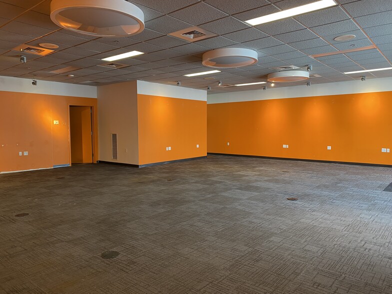 More Photos Of 200 Main St, Stoneham Unknown For Lease