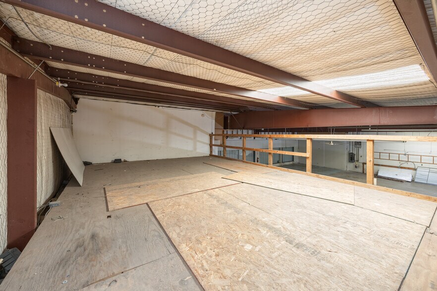More Photos Of 617 G Alexander fwy, Duncanville Warehouse For Lease