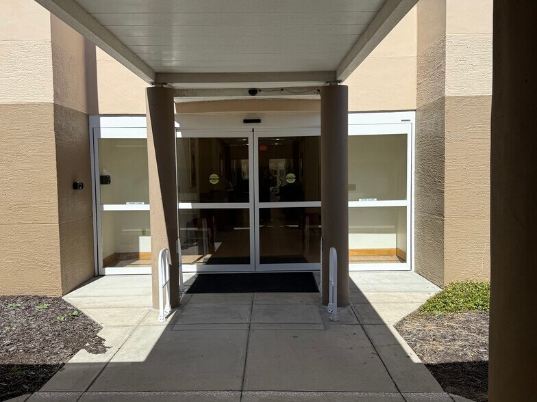 More Photos Of 14100 Fivay Rd, Hudson Medical For Sale