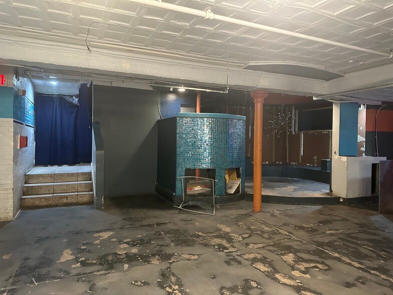 More Photos Of 109 W Broughton St, Savannah Hospitality For Lease