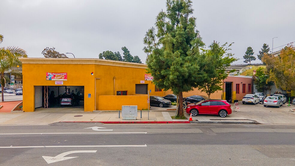 More Photos Of 11501 Jefferson Blvd, Culver City Freestanding For Sale