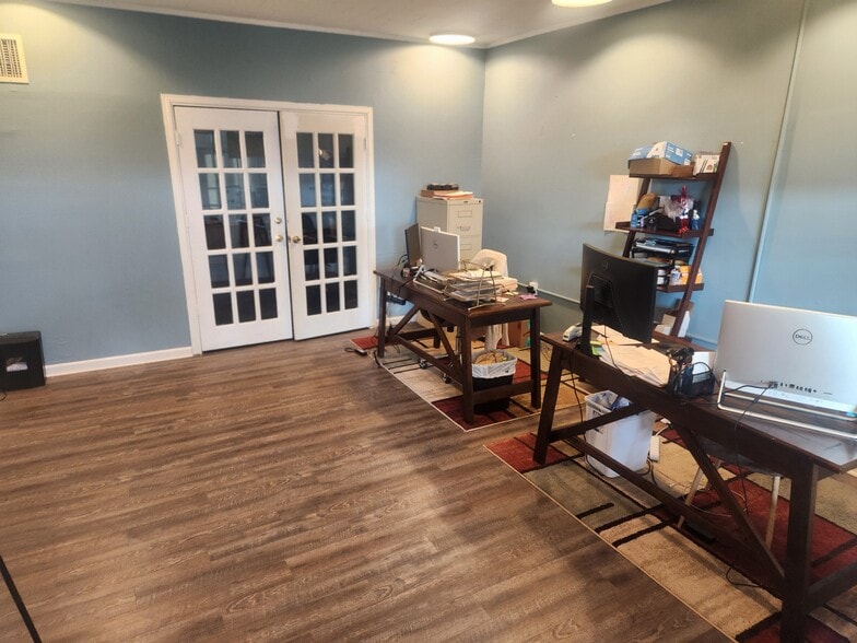 More Photos Of 20-40 E 8th St, Front Royal Flex For Sale