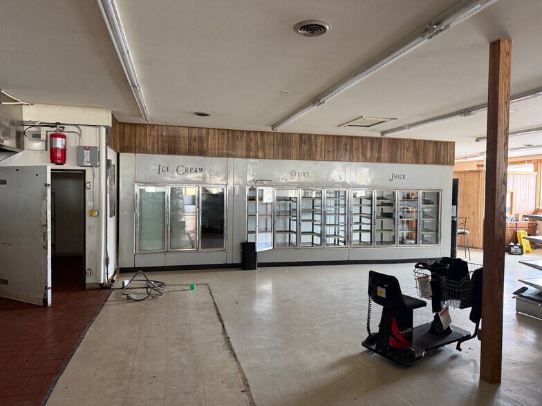 More Photos Of 156 S Flynn Rd, Westville Storefront For Lease
