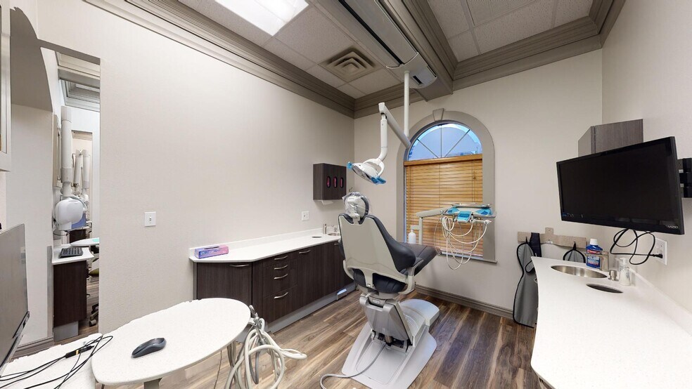 More Photos Of 1450 W Parmer Ln, Austin Medical For Lease