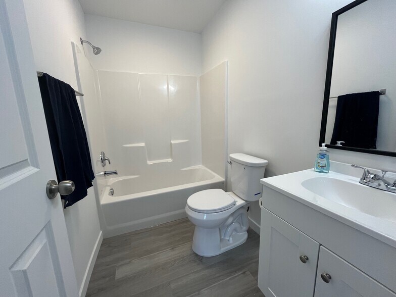 More Photos Of 1306 Melbourne Ct, Westport Multifamily For Sale