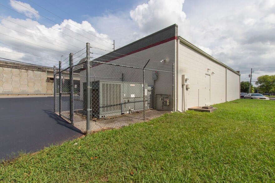 More Photos Of 4058 S Memorial Pky, Huntsville Warehouse For Sale