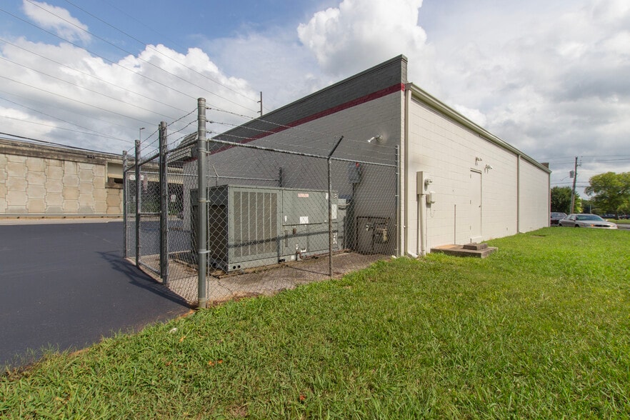 More Photos Of 4058 S Memorial Pky, Huntsville Warehouse For Sale