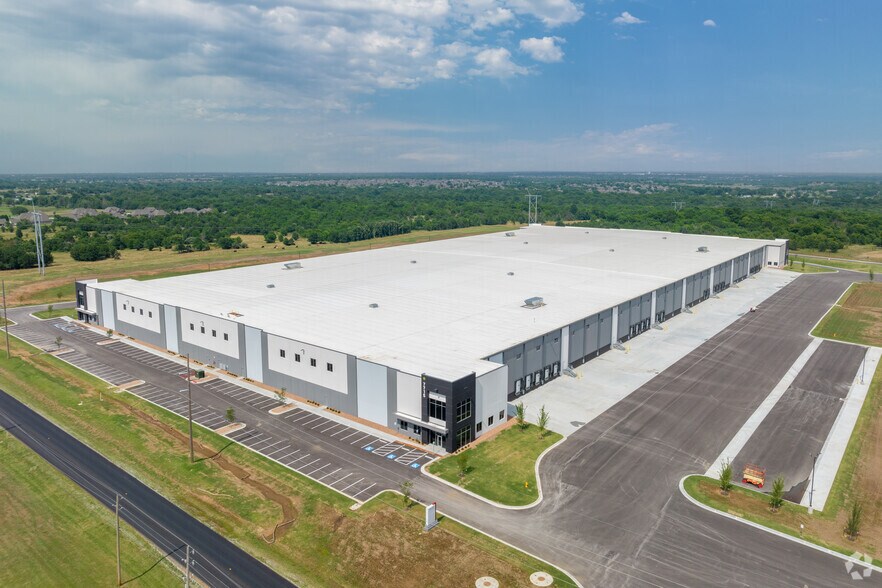 More Photos Of E 76th St N & Whirlpool Dr, Tulsa Unknown For Lease