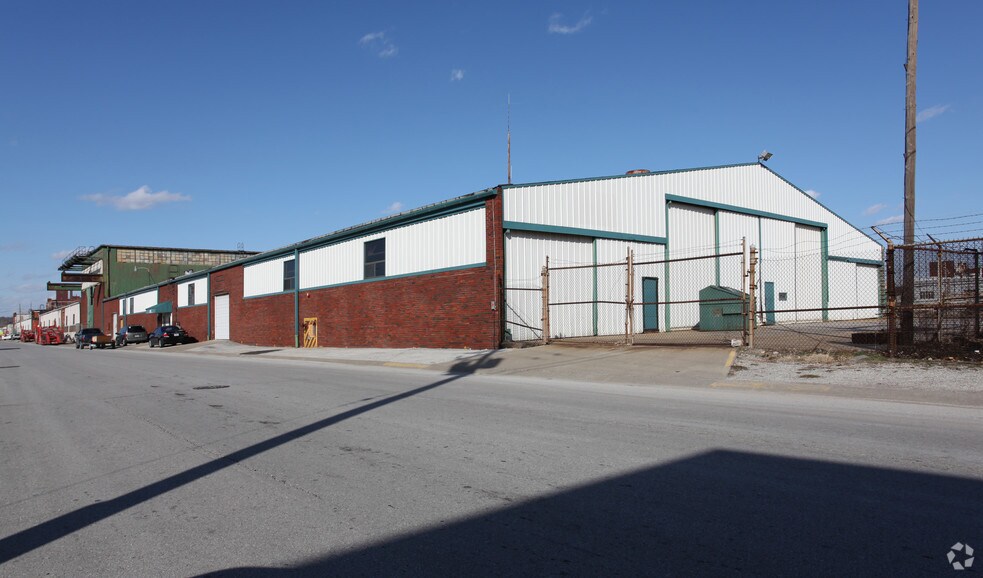 More Photos Of 1427 Howell St, North Kansas City Manufacturing For Lease