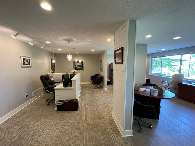 More Photos Of 13951-13959 W Preserve Blvd, Burnsville Loft Creative Space For Lease