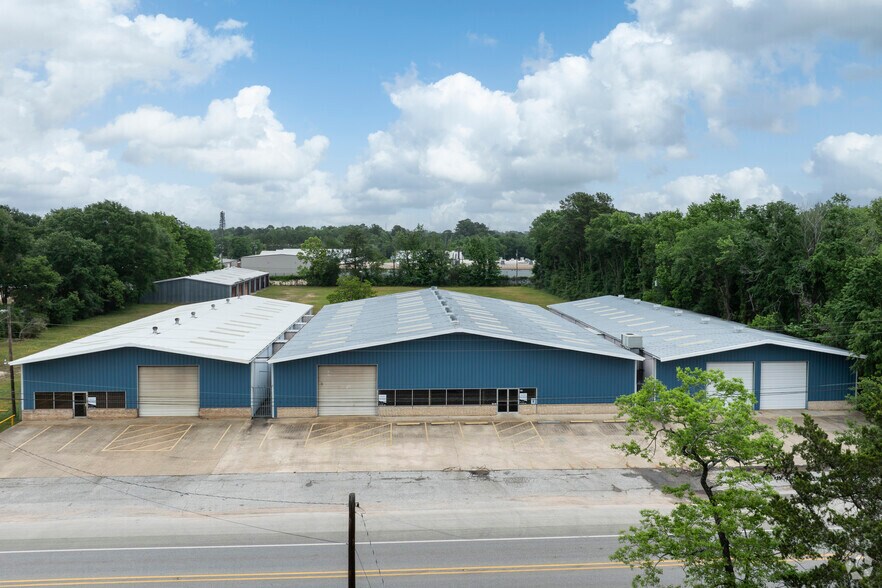 More Photos Of 213 FM 1314, Conroe Manufacturing For Lease