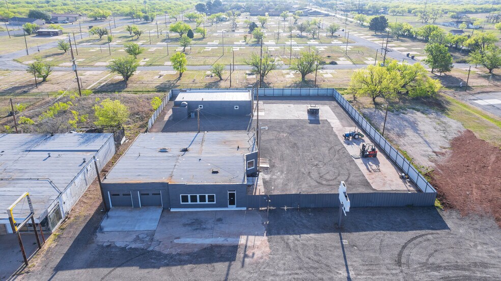 More Photos Of 769 Arnold Blvd, Abilene Flex For Sale