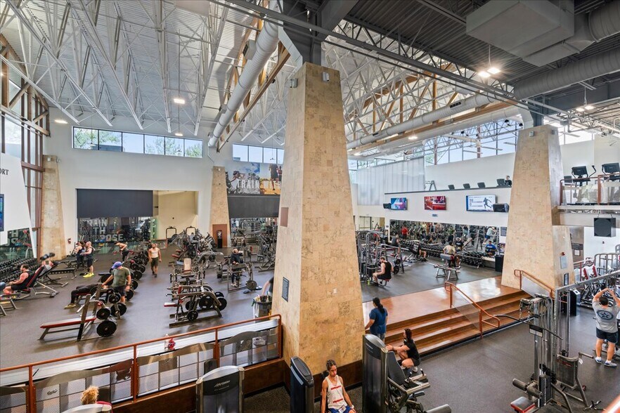 More Photos Of 801 E Parkcenter Blvd, Boise Health Club For Sale