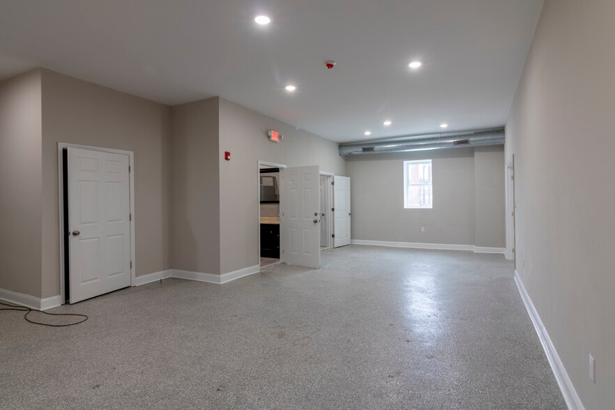 More Photos Of 2613 W Hunting Park Ave, Philadelphia Light Distribution For Lease