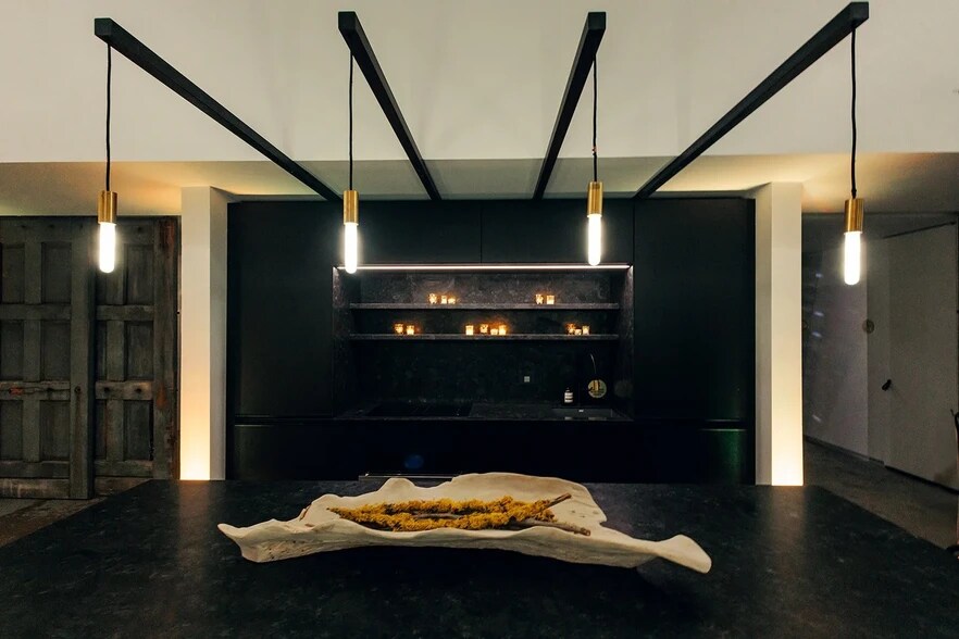 More Photos Of 3146 W Chicago Ave, Chicago Showroom For Sale