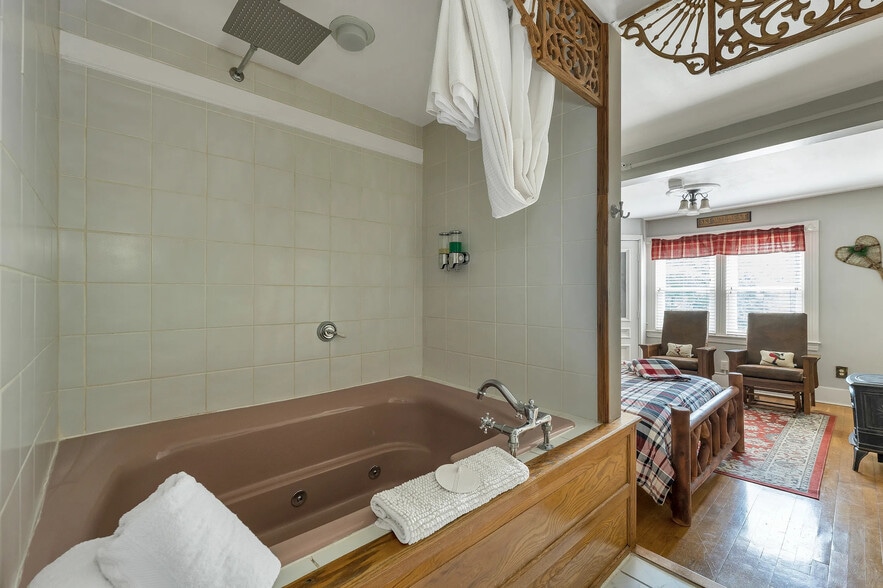 More Photos Of 342 US-302, Glen Hospitality For Sale