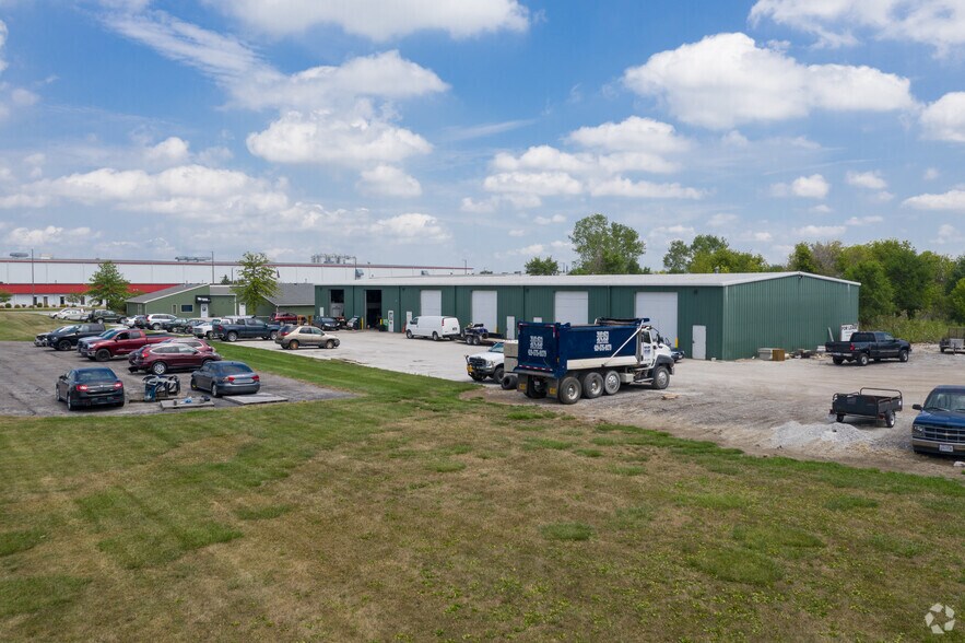More Photos Of 326 Industrial Pky, Bowling Green Light Manufacturing For Lease