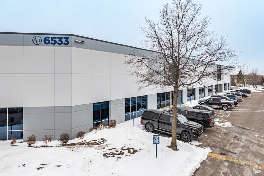 More Photos Of 6533 Flying Cloud Dr, Eden Prairie Showroom For Lease