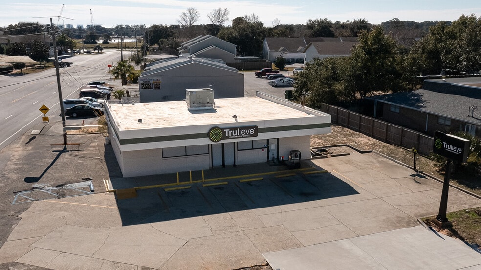 More Photos Of 3271 Gulf Breeze Pky, Gulf Breeze Freestanding For Sale