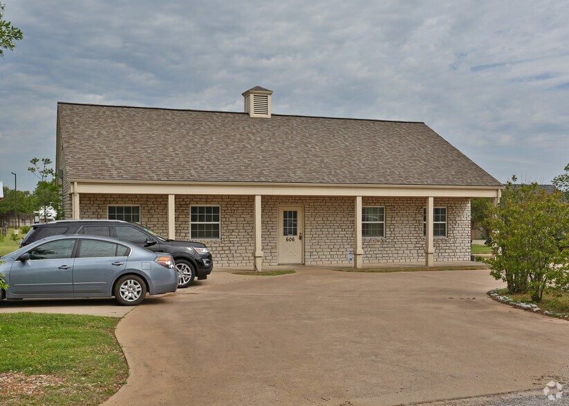 Primary Photo Of 606 S Harbor Ct, Granbury Office For Lease