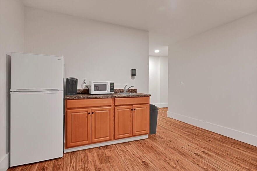 More Photos Of 955 W Main St, Mount Joy Storefront Retail Office For Lease