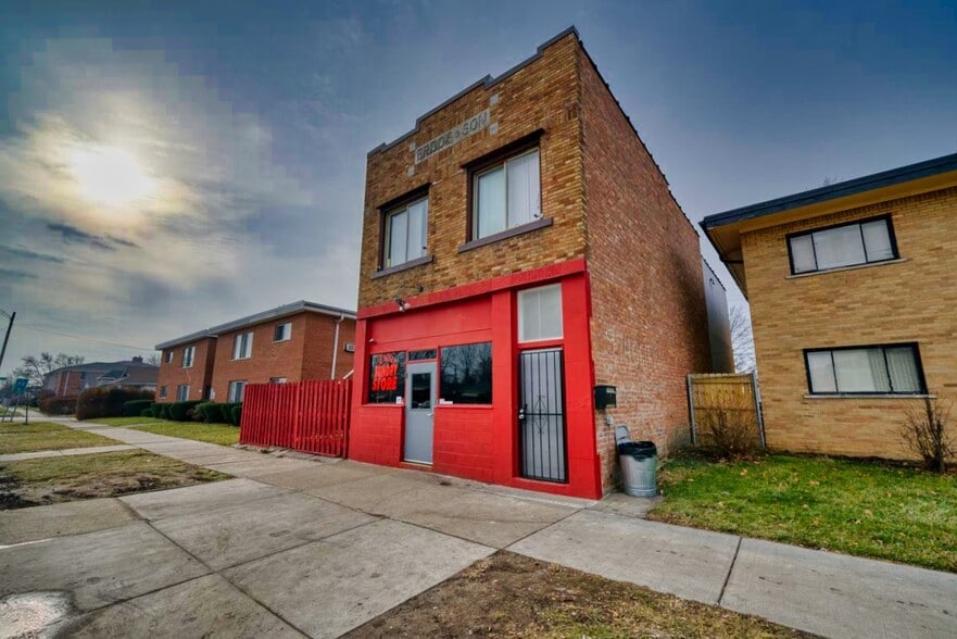 More Photos Of 10325 Cadieux Rd, Detroit Flex For Sale