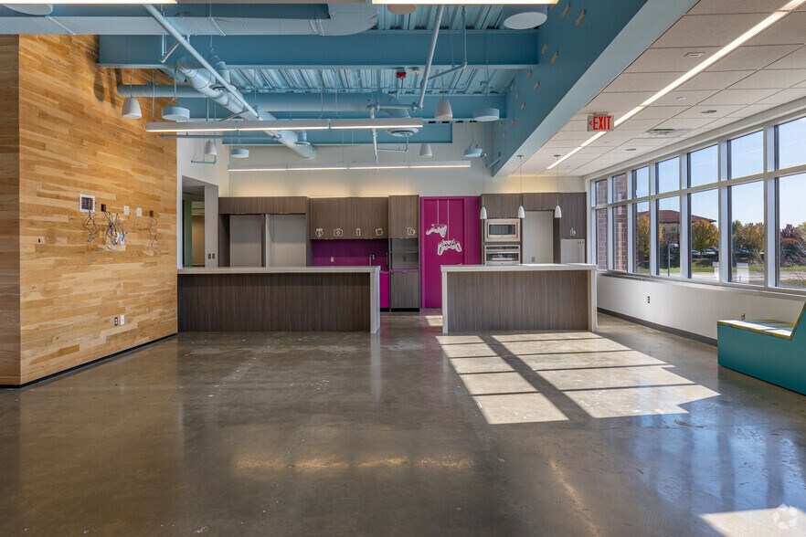 More Photos Of 15521 Midlothian Tpke, Midlothian Office For Lease